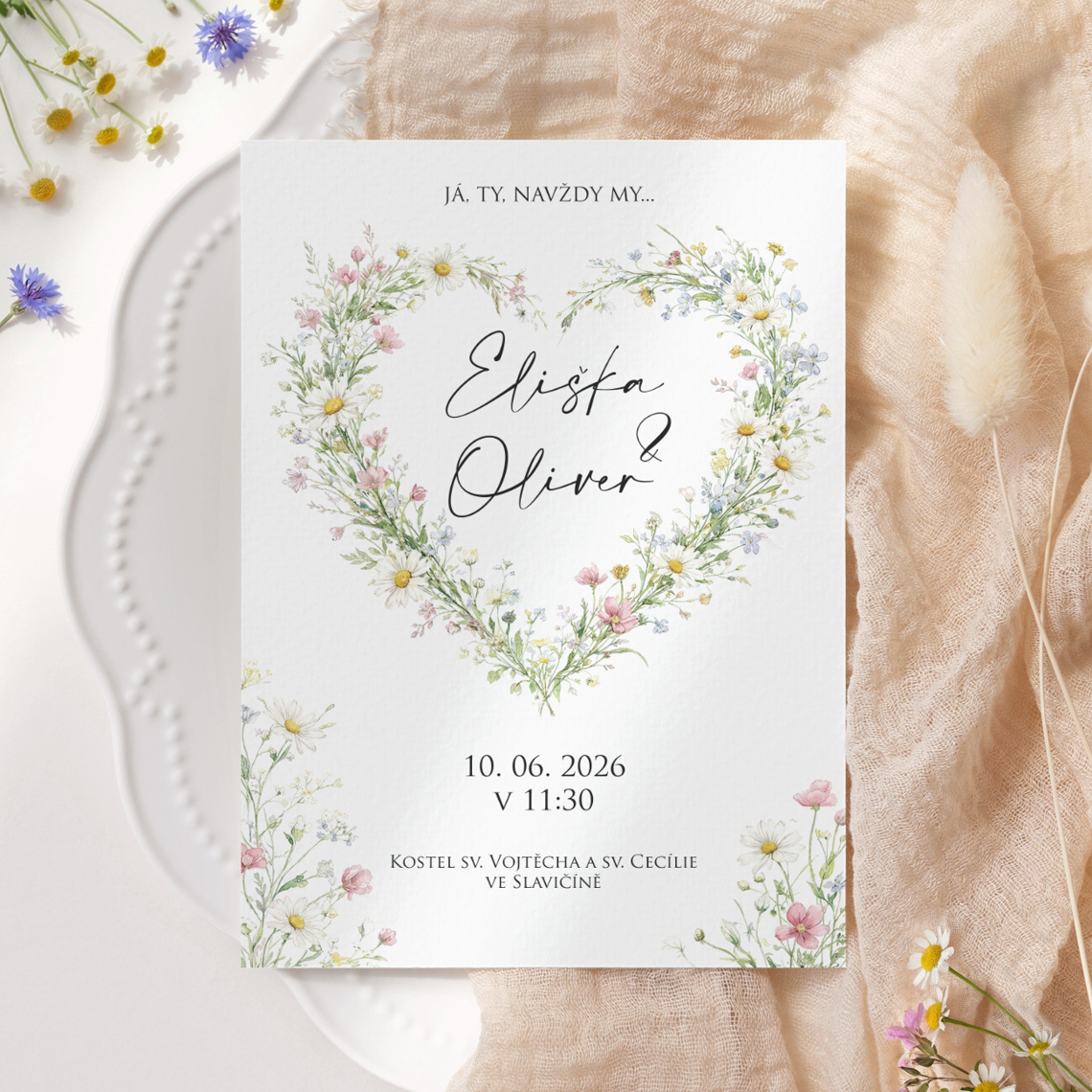 Detail produktu Svatební oznámení 366 – Boho luční květiny ve tvaru srdce na navázané fotografii